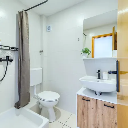 Sea View Apartment *